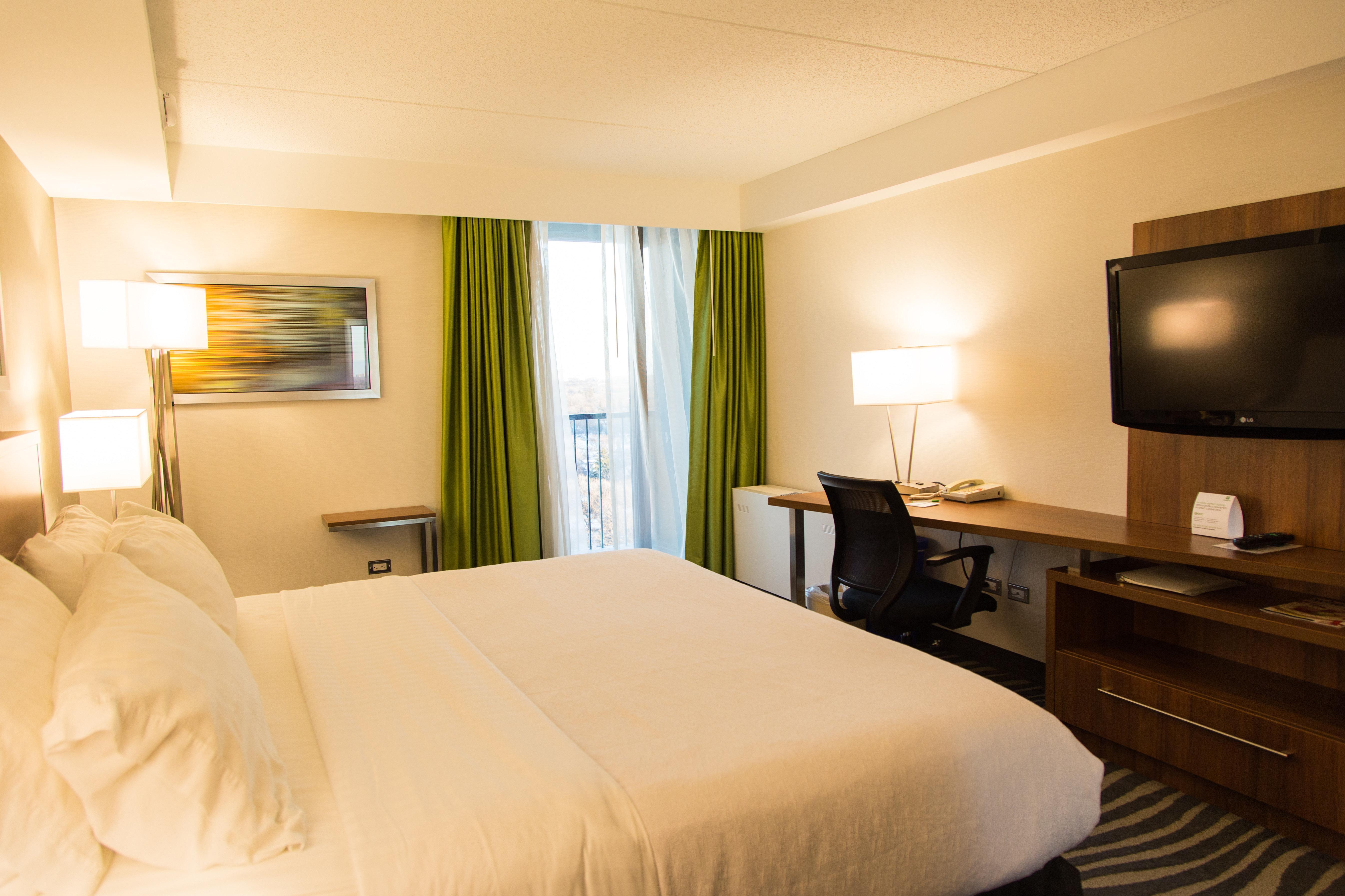 - Airport West By Ihg Hotel Winnipeg