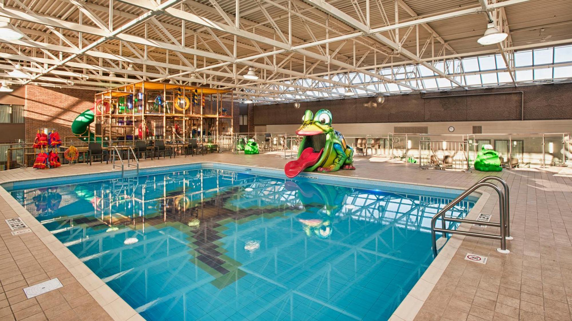 - Airport West By Ihg Hotel Winnipeg