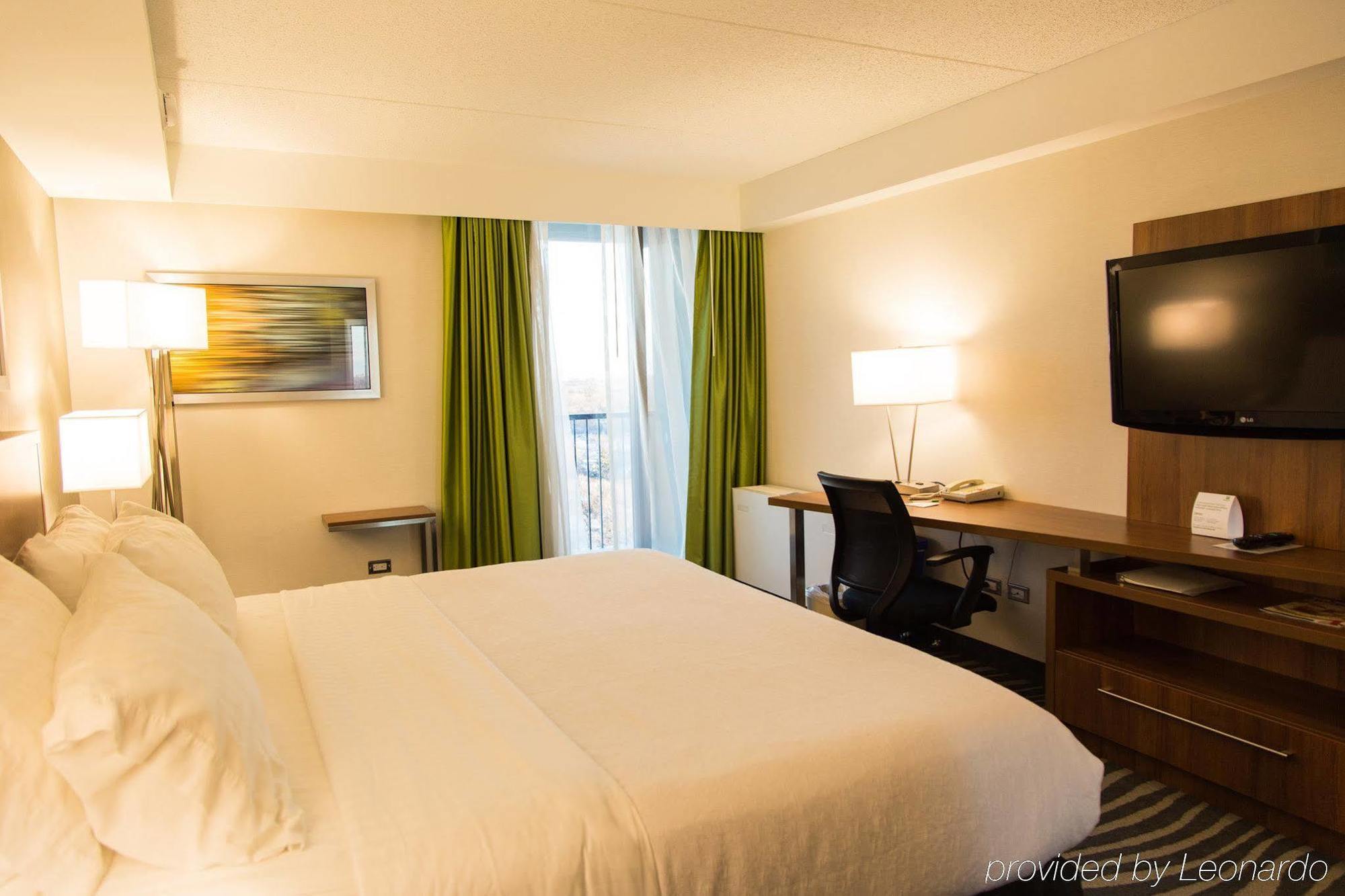 - Airport West By Ihg Hotel Winnipeg